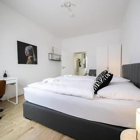 Favorite - And - Kitchen Apartament Neuss